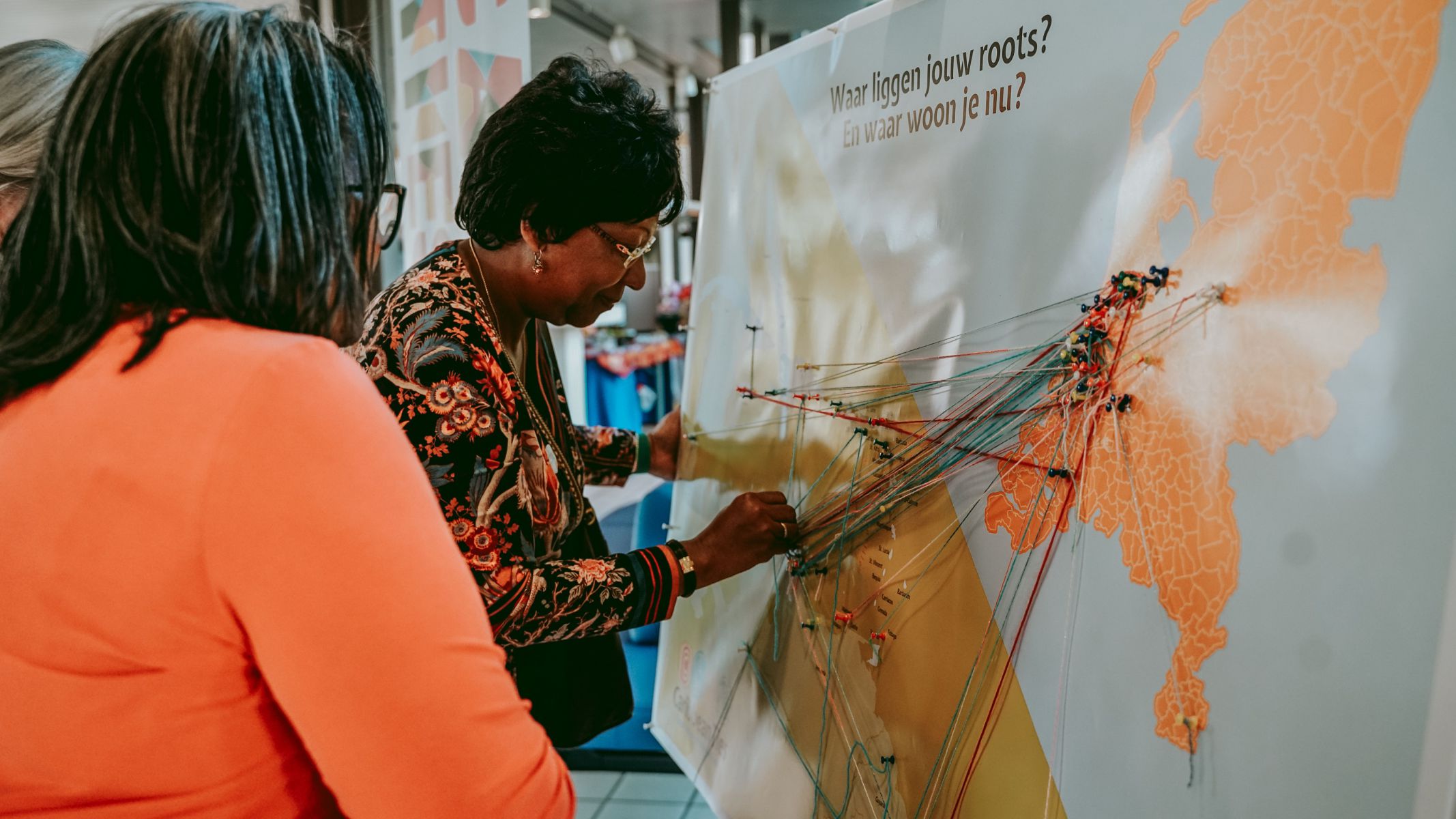 During Caribbean Ties in the Museon, visitors show the link between the Caribbean and the Netherlands. (Photo: Kilian Moesker)
